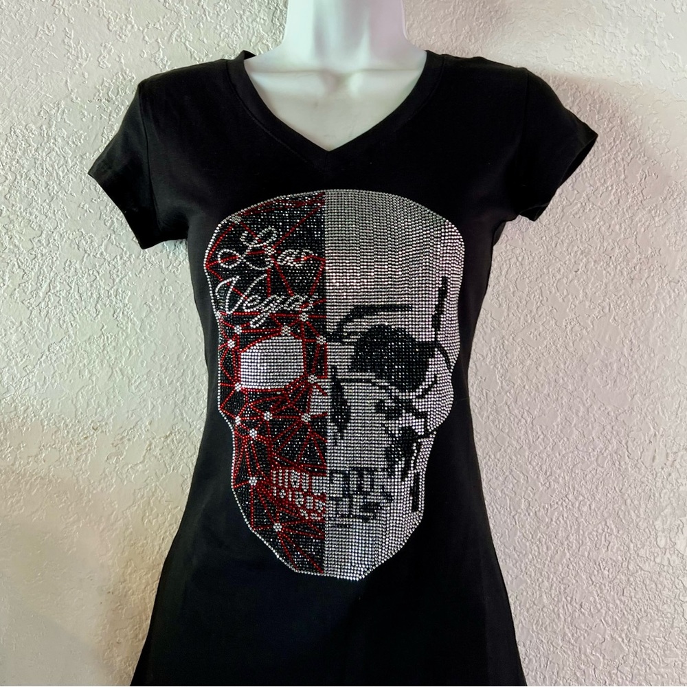 Black Skull Graphic Women's Top